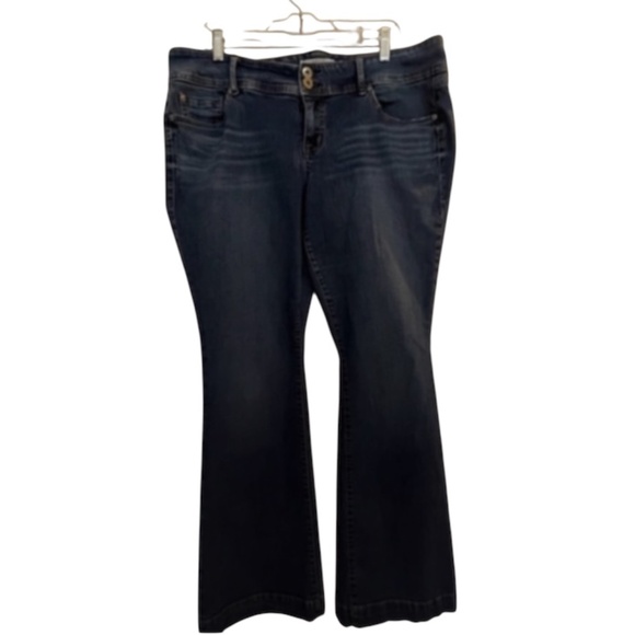 Cute Torrid Jeans Size 16R Cotton Spandex Stretch Medium Wash - Picture 6 of 9